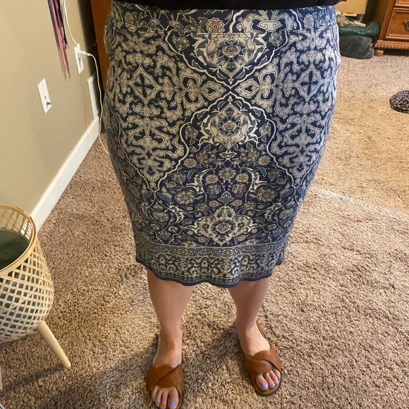 Max Studio Skirt - Picture 2 of 4